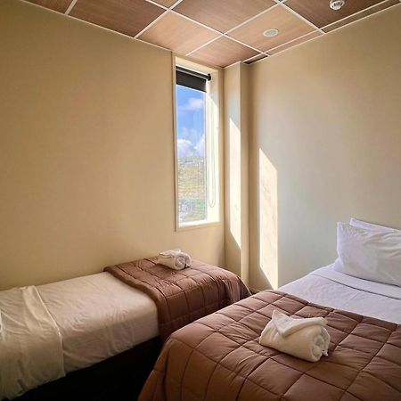 The Post Hotel Porirua Buitenkant foto