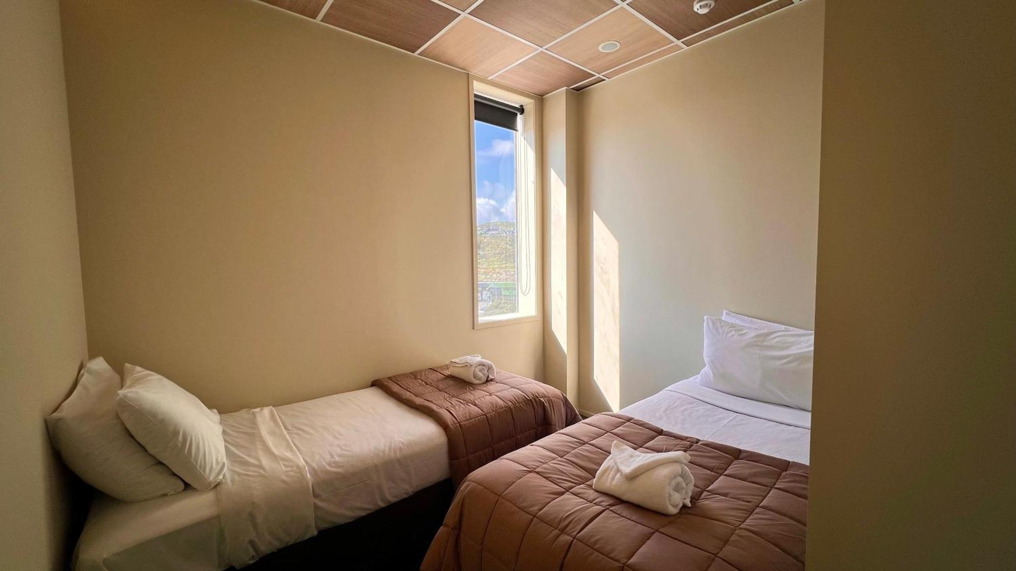 The Post Hotel Porirua Buitenkant foto